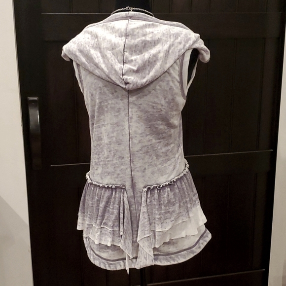 Daytrip Gray Burnout Ruffled Sweater Vest with Hood. Size Medium - Picture 2 of 7